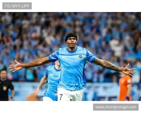 韦斯利11场豪取10球刷新新鹏城中超单赛季进球纪录再创球队历史